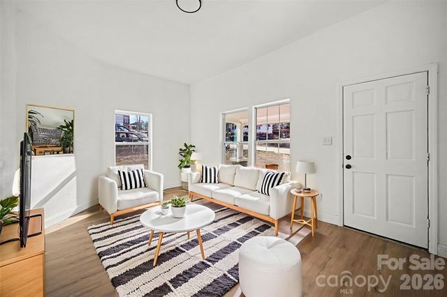 612 E E Street, Newton, NC 28658