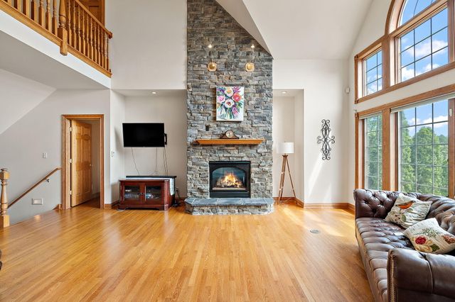 821 Mary Ellen Drive, Crown Point, IN 46307