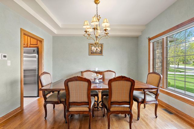 821 Mary Ellen Drive, Crown Point, IN 46307