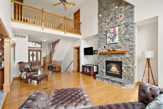 821 Mary Ellen Drive, Crown Point, IN 46307