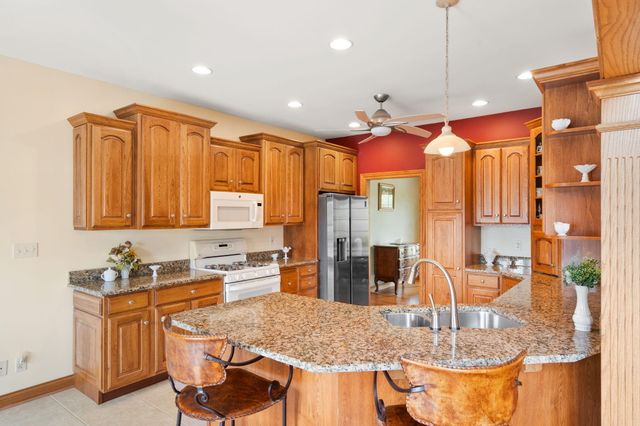 821 Mary Ellen Drive, Crown Point, IN 46307
