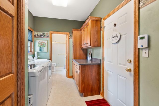 821 Mary Ellen Drive, Crown Point, IN 46307