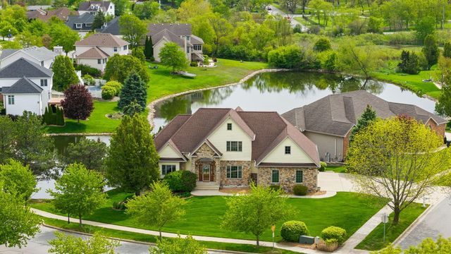 821 Mary Ellen Drive, Crown Point, IN 46307