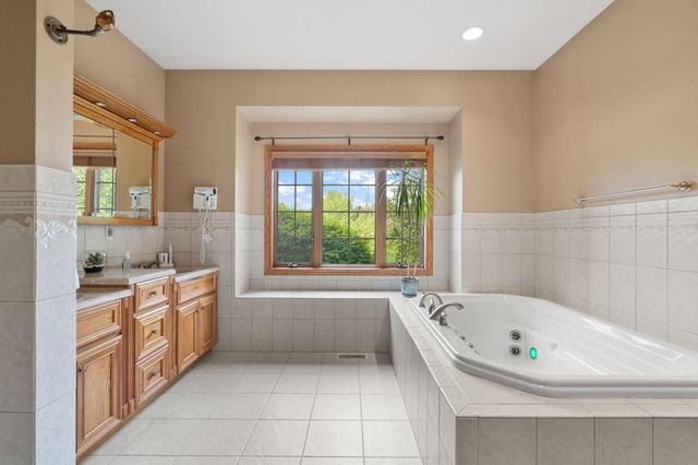 821 Mary Ellen Drive, Crown Point, IN 46307