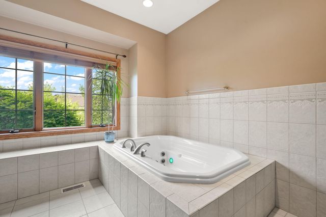 821 Mary Ellen Drive, Crown Point, IN 46307