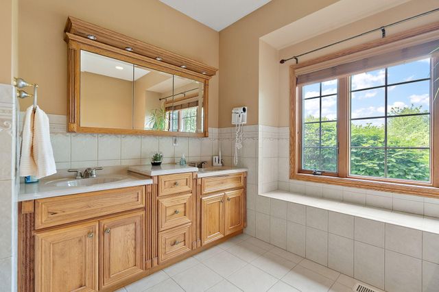 821 Mary Ellen Drive, Crown Point, IN 46307