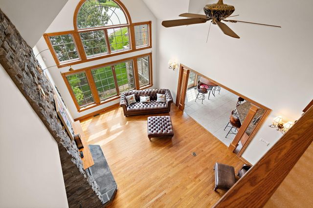 821 Mary Ellen Drive, Crown Point, IN 46307