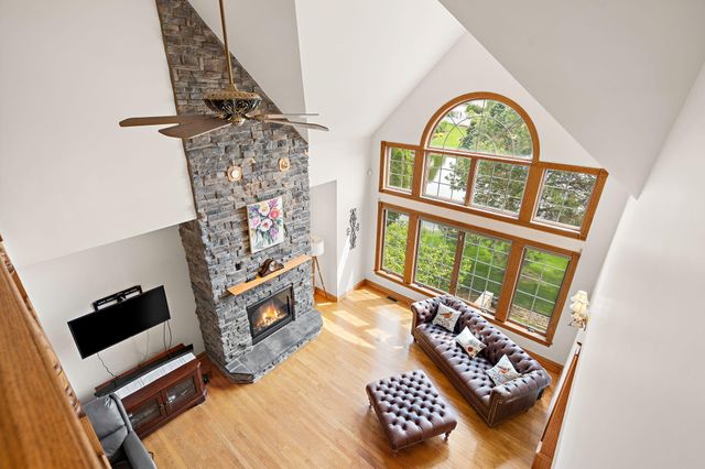 821 Mary Ellen Drive, Crown Point, IN 46307