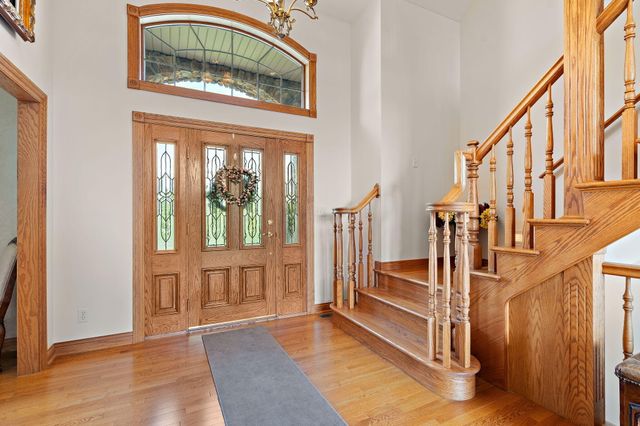 821 Mary Ellen Drive, Crown Point, IN 46307