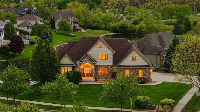 821 Mary Ellen Drive, Crown Point, IN 46307