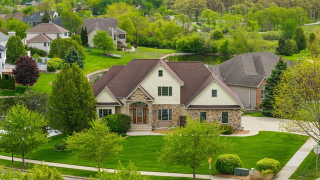 821 Mary Ellen Drive, Crown Point, IN 46307