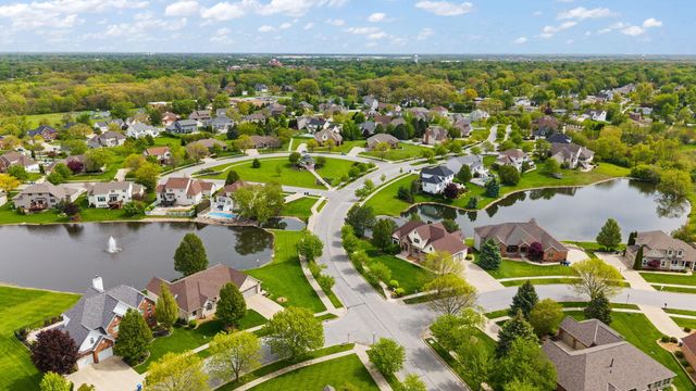 821 Mary Ellen Drive, Crown Point, IN 46307