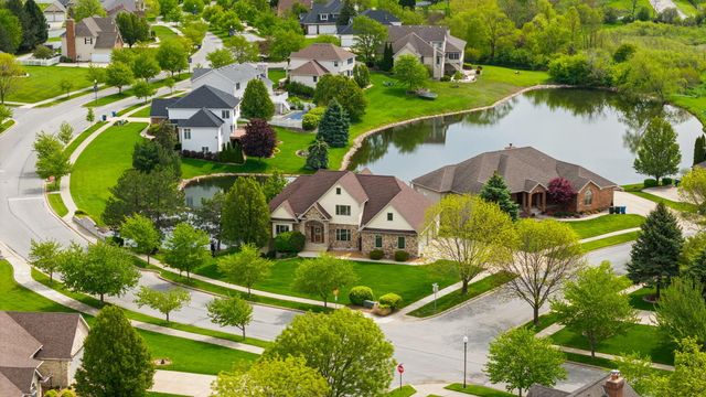 821 Mary Ellen Drive, Crown Point, IN 46307