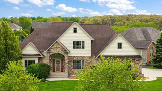 821 Mary Ellen Drive, Crown Point, IN 46307