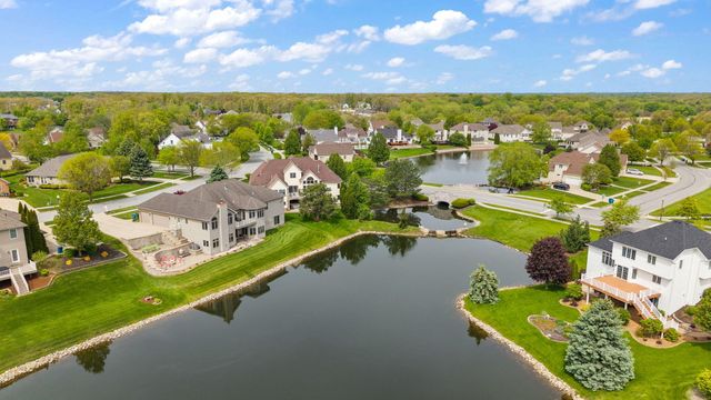 821 Mary Ellen Drive, Crown Point, IN 46307