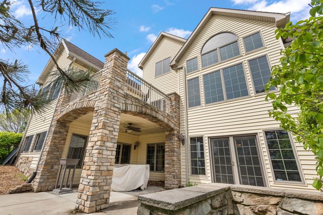 821 Mary Ellen Drive, Crown Point, IN 46307