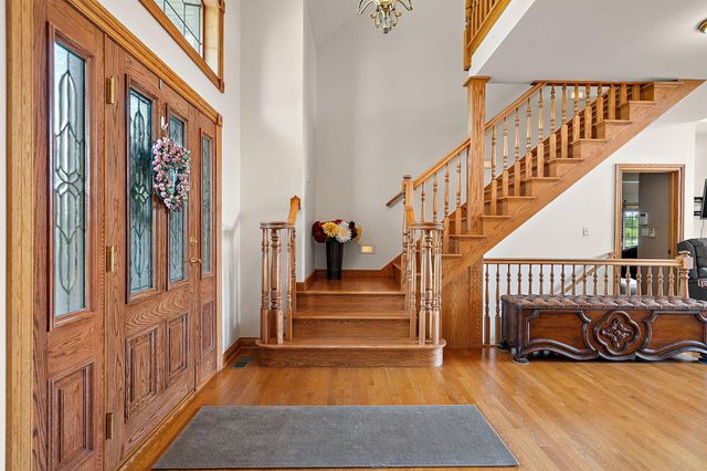 821 Mary Ellen Drive, Crown Point, IN 46307
