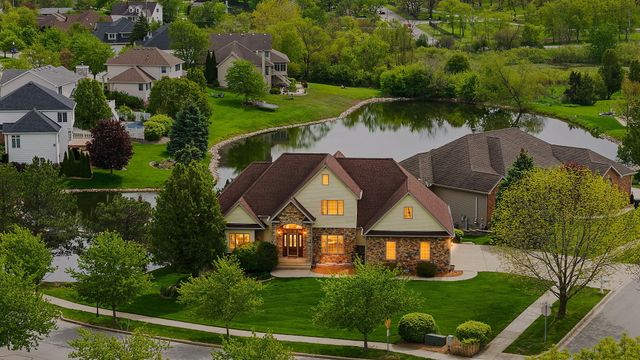 821 Mary Ellen Drive, Crown Point, IN 46307