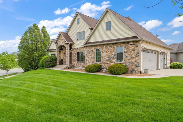 821 Mary Ellen Drive, Crown Point, IN 46307