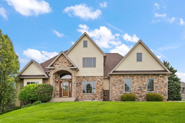 821 Mary Ellen Drive, Crown Point, IN 46307