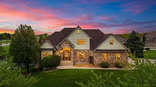 821 Mary Ellen Drive, Crown Point, IN 46307