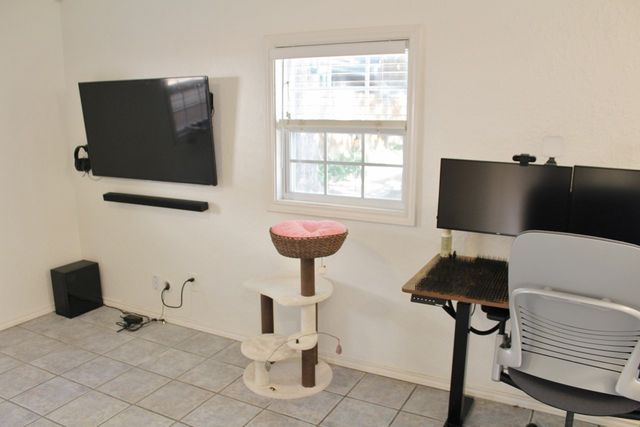 6910 Casa Loma Avenue, Dallas, TX 75214