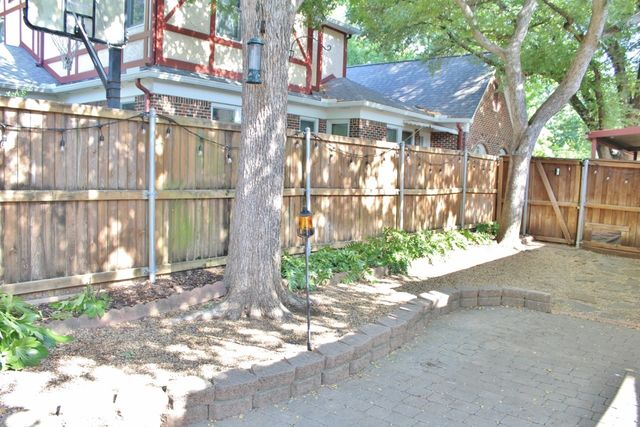 6910 Casa Loma Avenue, Dallas, TX 75214