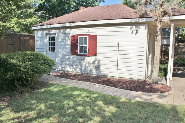 6910 Casa Loma Avenue, Dallas, TX 75214