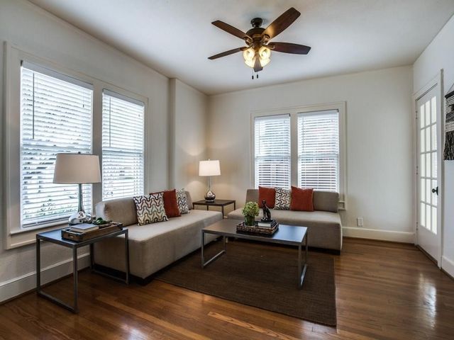 6910 Casa Loma Avenue, Dallas, TX 75214