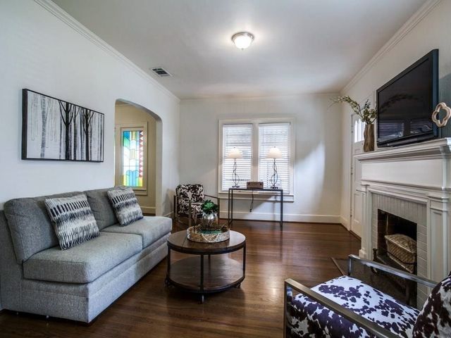 6910 Casa Loma Avenue, Dallas, TX 75214