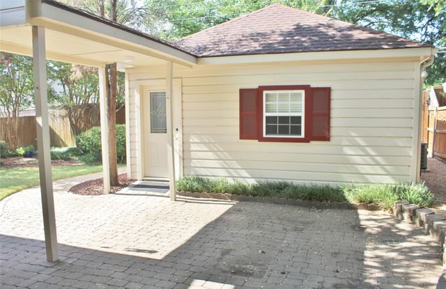 6910 Casa Loma Avenue, Dallas, TX 75214