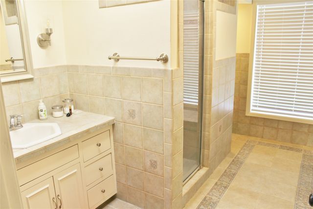 6910 Casa Loma Avenue, Dallas, TX 75214