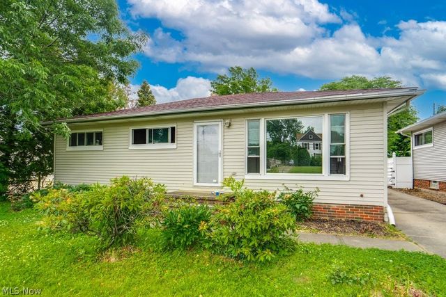 5833 Stumph Road, Parma Heights, OH 44130