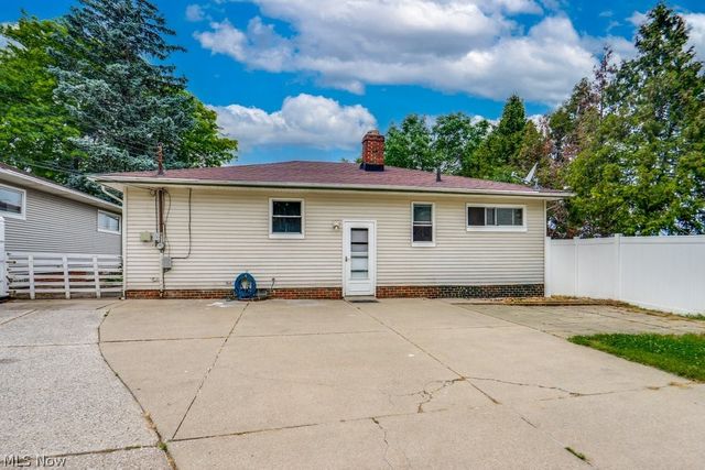 5833 Stumph Road, Parma Heights, OH 44130