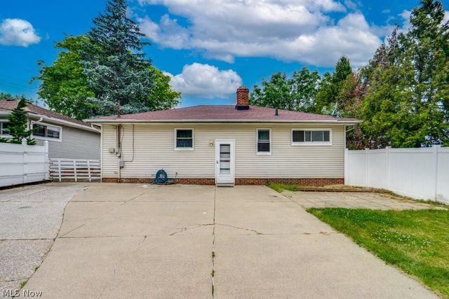 5833 Stumph Road, Parma Heights, OH 44130
