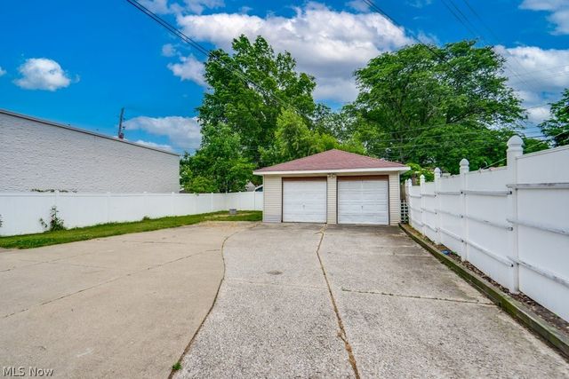 5833 Stumph Road, Parma Heights, OH 44130