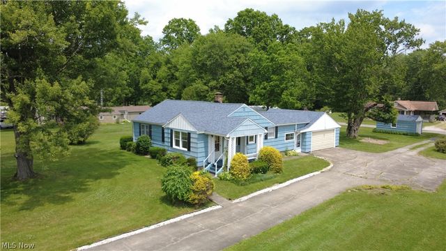 612 Briggs, Leavittsburg, OH 44430