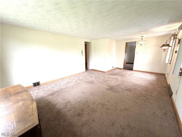 612 Briggs, Leavittsburg, OH 44430