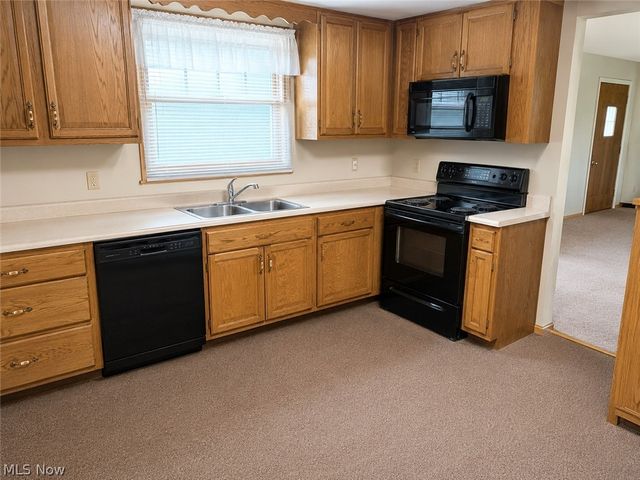 612 Briggs, Leavittsburg, OH 44430