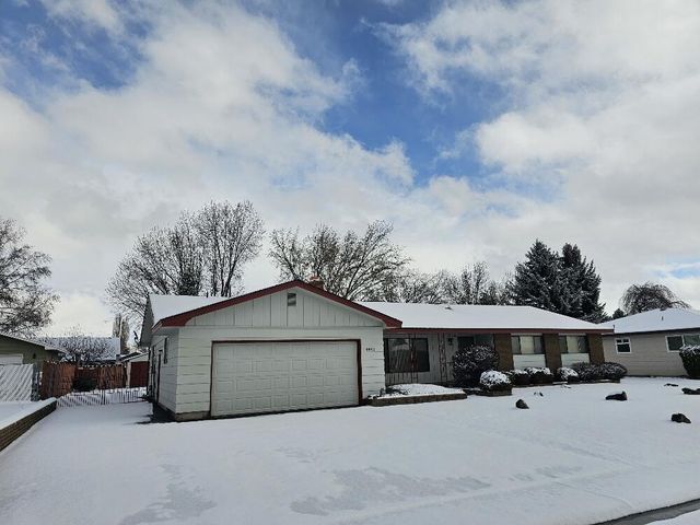 4443 Day Drive, Klamath Falls, OR 97603