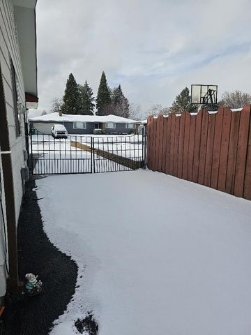 4443 Day Drive, Klamath Falls, OR 97603