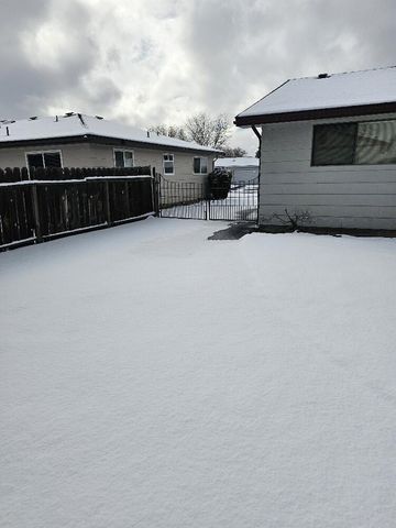 4443 Day Drive, Klamath Falls, OR 97603