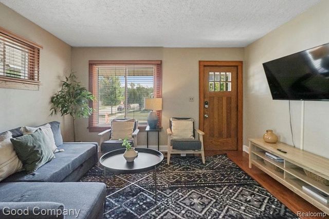 1102 S Wilson Avenue, Royal Oak, MI 48067