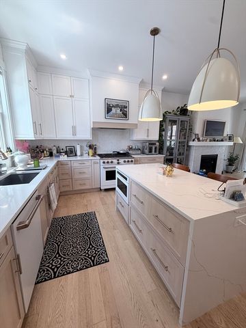 15 Emaerald St 1, Newton, MA 02458