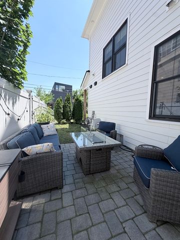 15 Emaerald St 1, Newton, MA 02458