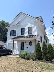 15 Emaerald St 1, Newton, MA 02458
