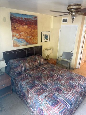 1047 Pacific Avenue, Long Beach, CA 90813