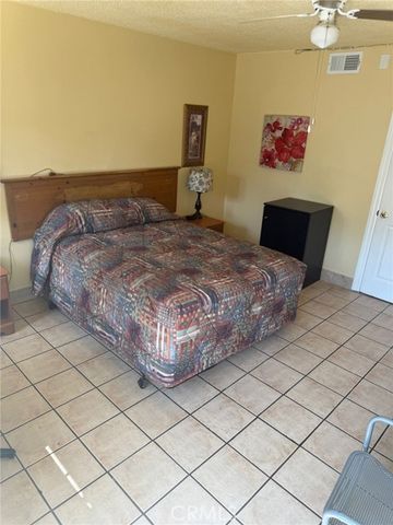 1047 Pacific Avenue, Long Beach, CA 90813