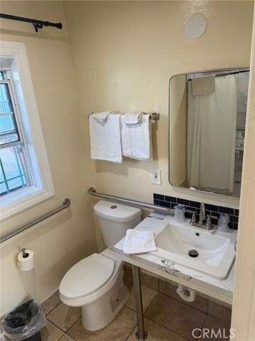 1047 Pacific Avenue, Long Beach, CA 90813