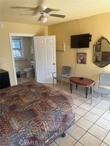 1047 Pacific Avenue, Long Beach, CA 90813